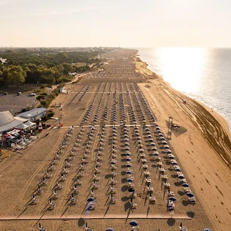 Lovely Flat With Terrace In Bibione-beahost Daire