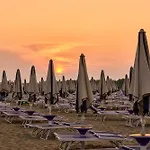 Lovely Flat With Terrace In Bibione-beahost بيبيوني