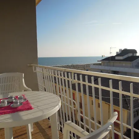Lovely Flat With Terrace In Bibione-beahost