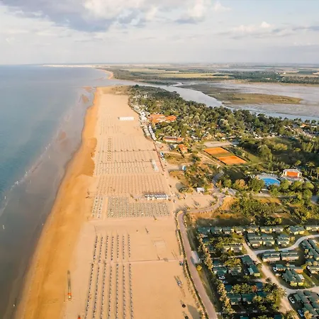 Lovely Flat With Terrace In Bibione-beahost Апартаменты *
