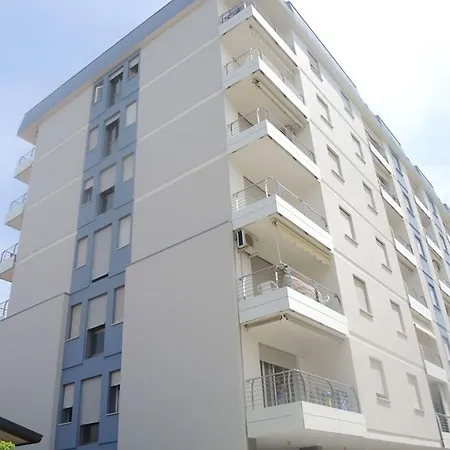 Apartment Lovely Flat With Terrace In Bibione-beahost *