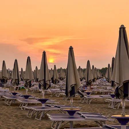 Lovely Flat With Terrace In Bibione-beahost *